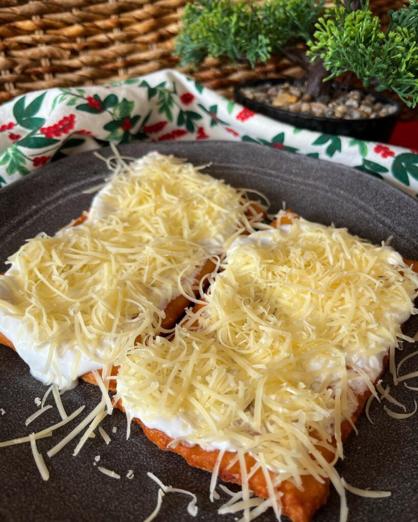Medvetalp fokhagymás tejföllel és sajttal 😍