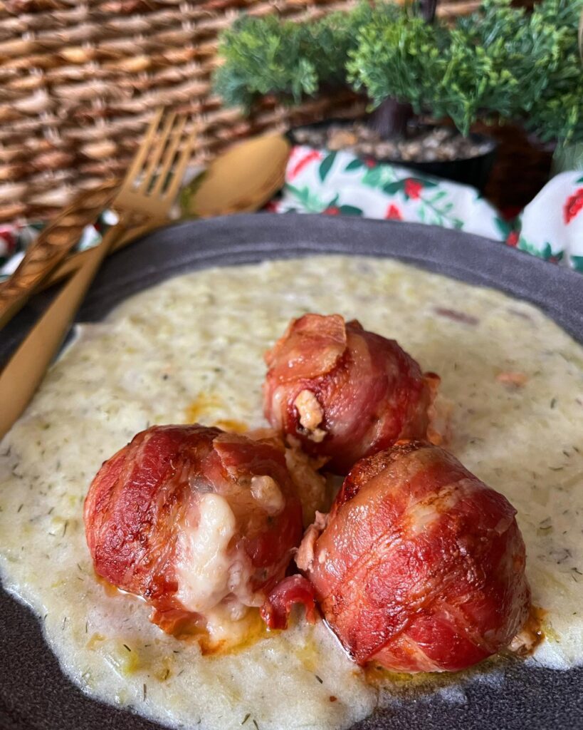 Sajttal töltött baconbe tekert fasírt, kapros cukkini főzelékkel 🤩❤️