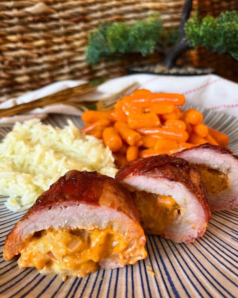 Pikáns töltött karaj bacon bundában, párolt bébirépával és basmati rizzsel ❤️