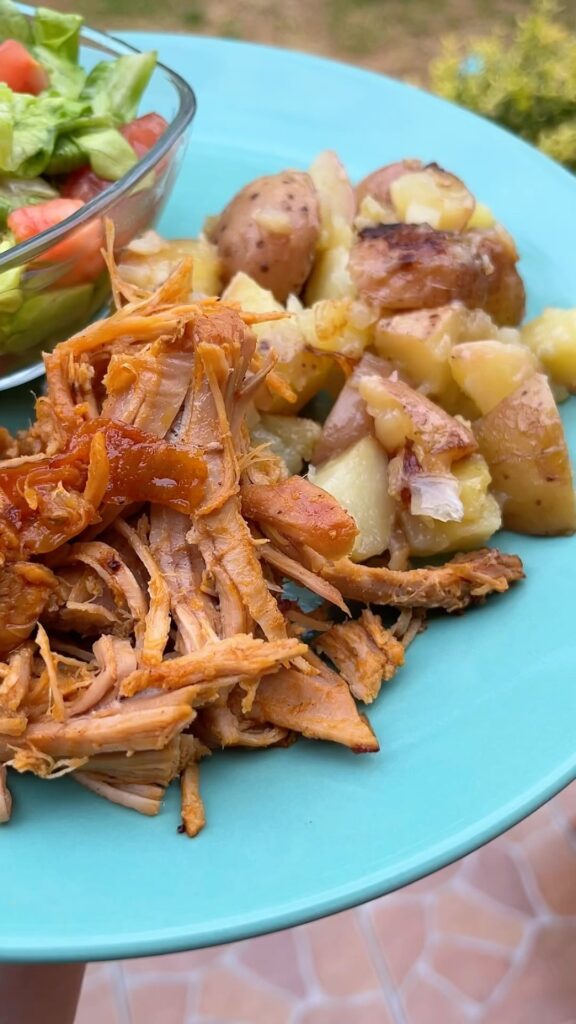 Pulled pork újkrumplival es ecetes fejes salátával ❤️