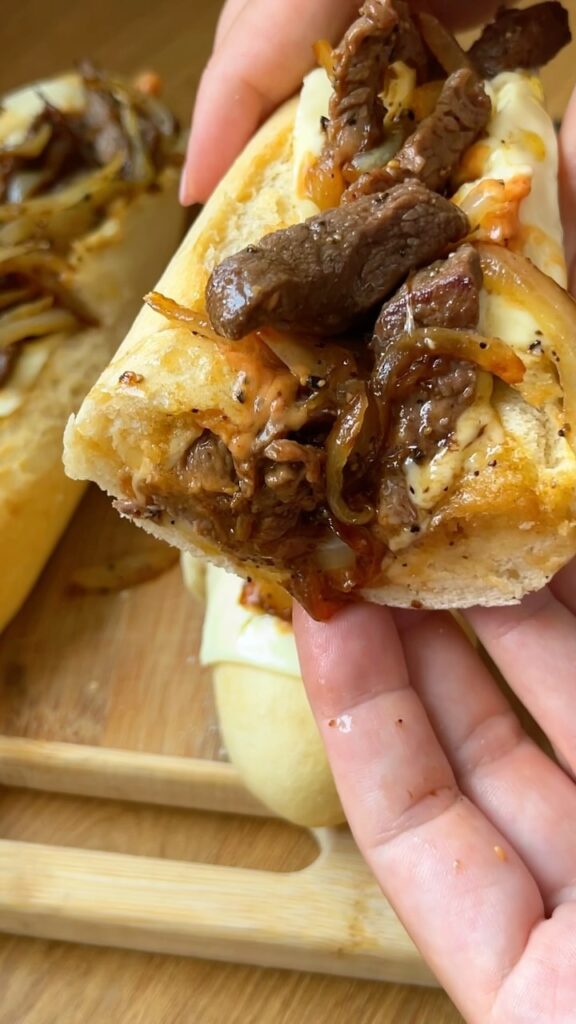 Steak szendvics sült hagymával, igazi férj fogó 😆😄❤️ hamburger helyett ezt is készíthetjük 🥰