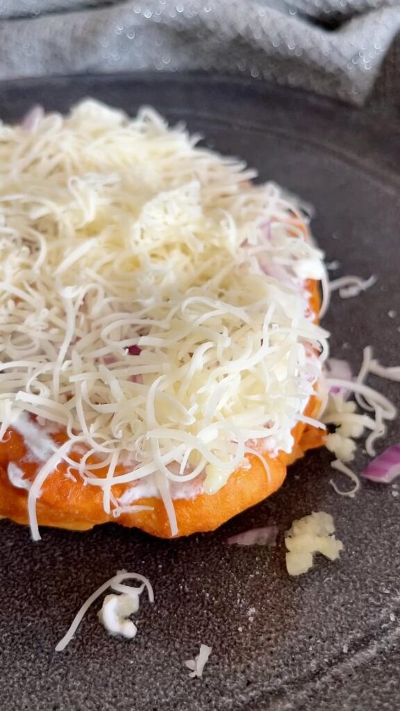 Könnyű tésztájú kefíres lángos