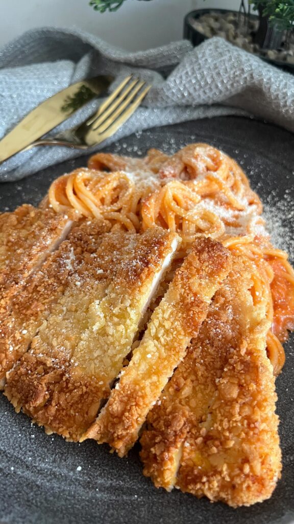 Panko csirkemell krémsajtos-paradicsomos tésztával 🍝