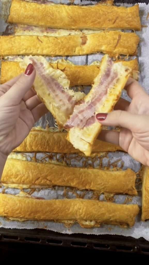 Sajtos baconos rúd @tantefannytesztak tönköly levelestésztából ❤️ igazi 20 perces finomság, amiért mindenki oda lesz ❤️