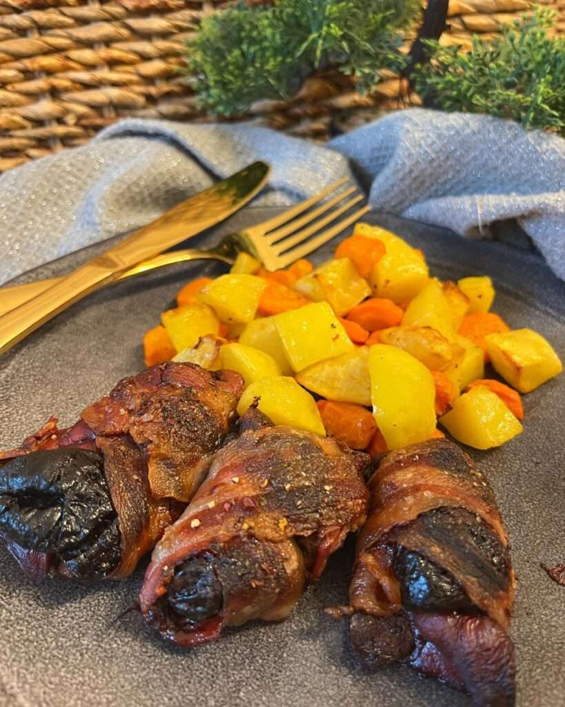 Baconbe tekert aszalt szilvas csirkemáj, sült zöldséggel airfryerben ❤️