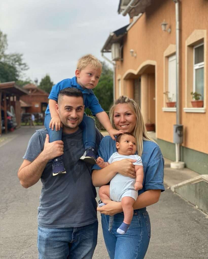 Alex baba először járt Apukája szülővárosában ❤️ találkozott a Dédivel, unokatesókkal 🥰