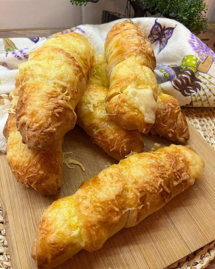 Sajtos-virslis roló 🌭