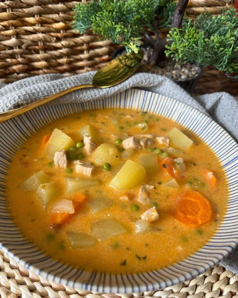 Tejfölös sertésragu leves 🍲