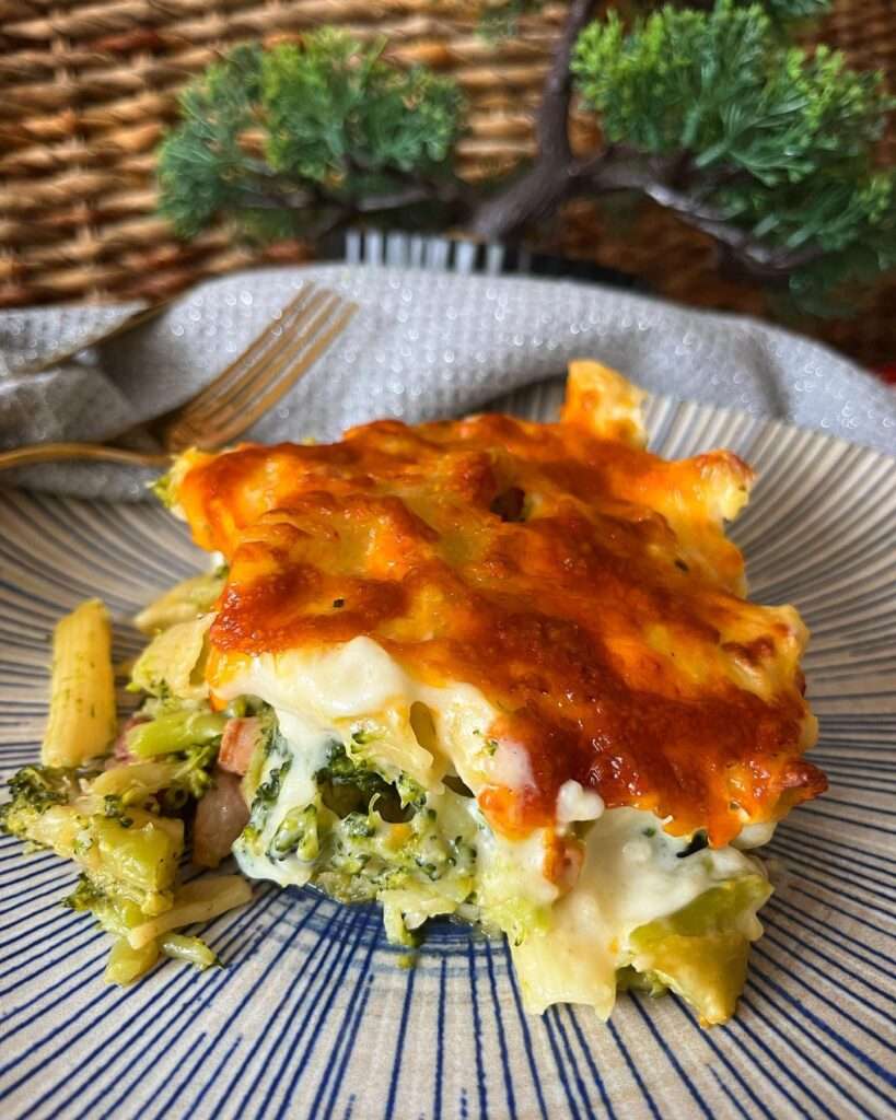 Brokkolis cheddar sajtos rakott tészta 🥦🧀🥓