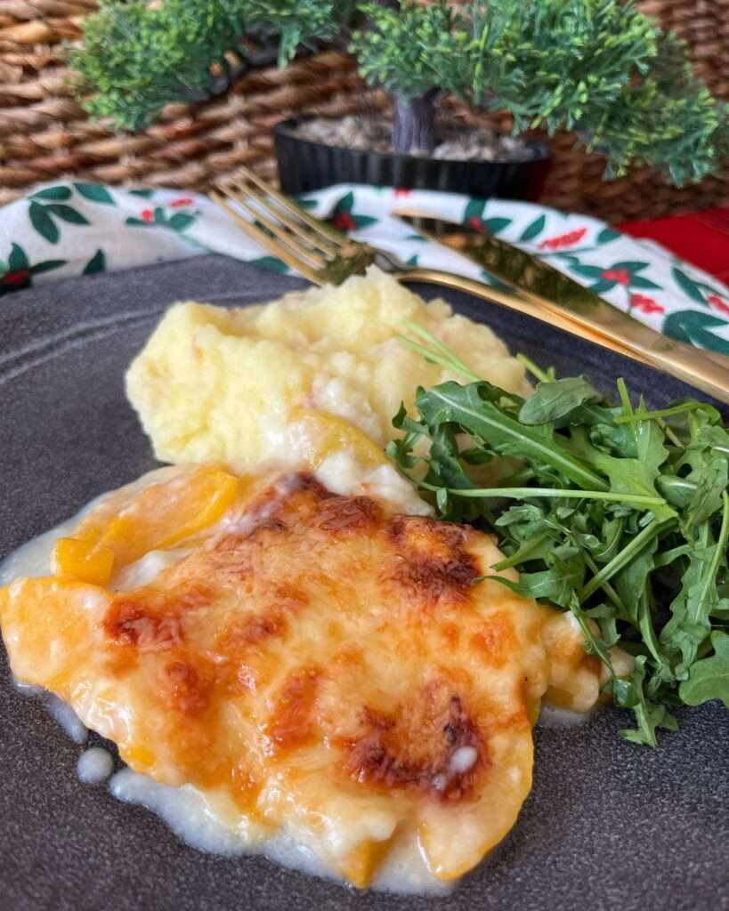 Szaftos-barackos csirkemell ropogós baconos krumplipürével ❤️
