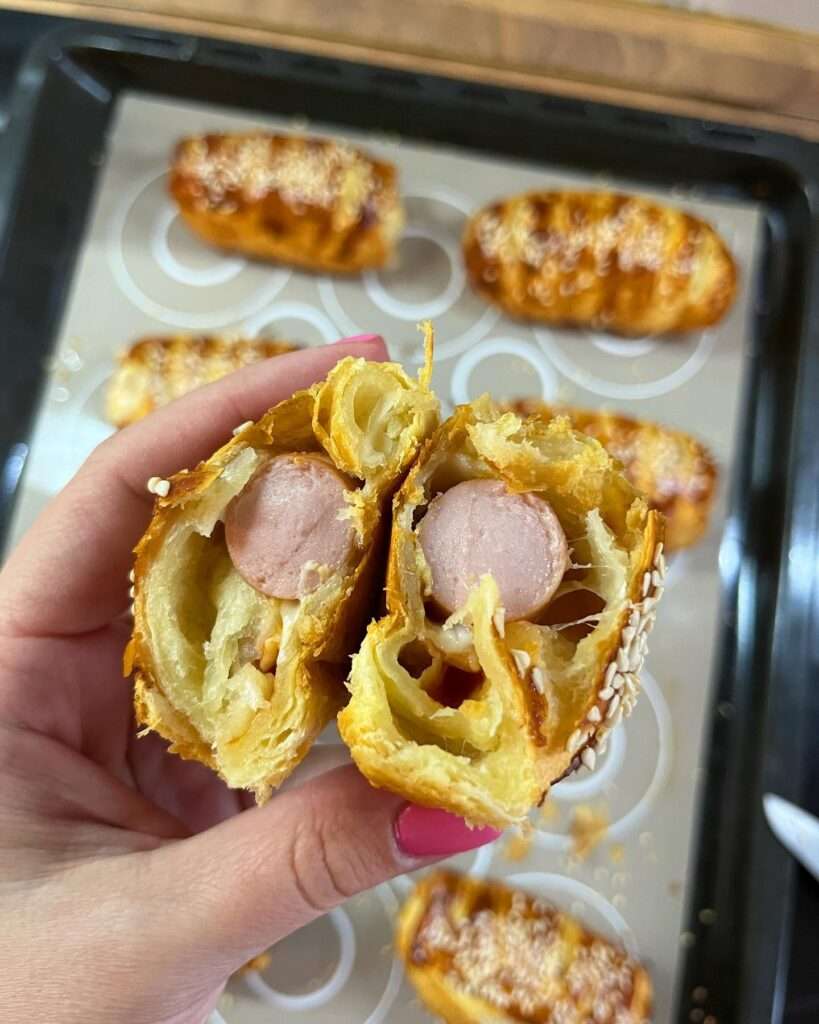 Kisfiam kedvence: sajtos hotdog ❤️