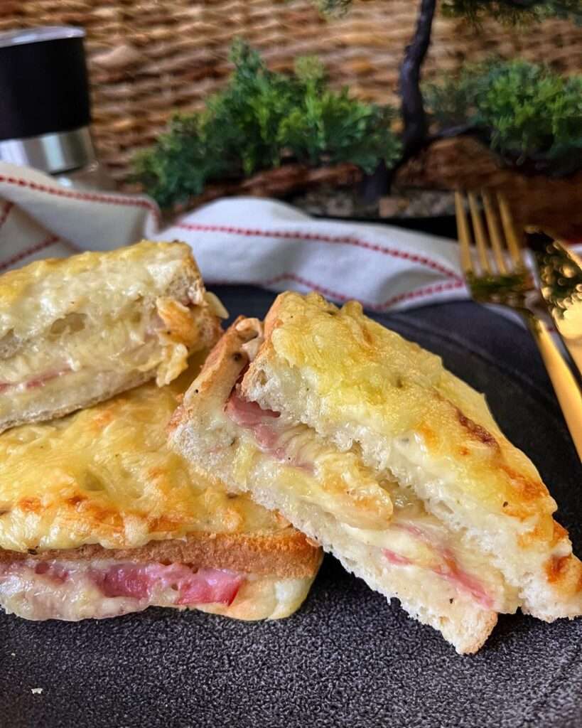 A mai tervem mást volt, de az eső közbeszólt, így ebédre egy igazán szaftos és gyors Croque Monsieur készült ❤️