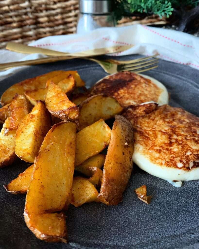 Hogy mit eszünk egy rohanós napon? Egy olyan steak burgonyát, amit MINDENKÉPP meg kell csinálnotok 😍😍😍Grill mozzarellával készült ❤️