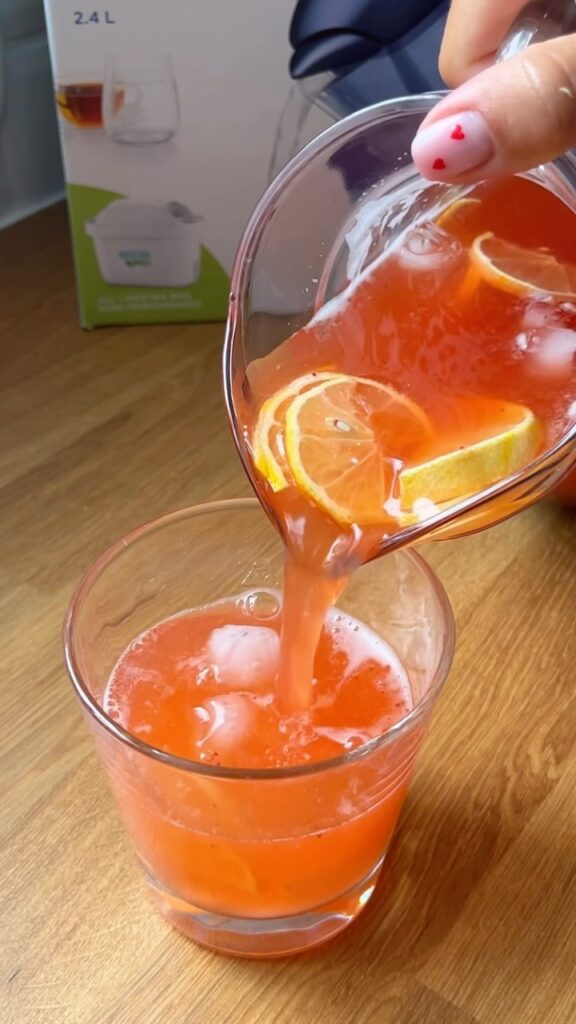 Házi epres mentás limonádé, ki imádja rajtam kívül? Étteremben kancsó számra tudjuk inni ❤️🍓🍋