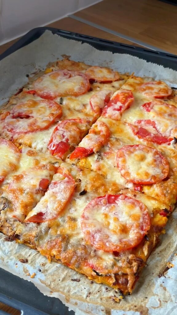 Zöldség lepény vagy pizza, tökéletes alternatíva, ha zöldséget akarunk etetni a csaladdal ❤️ A feltét eseten használhatunk pluszba sonkát, bacont, szalámit is ☺️