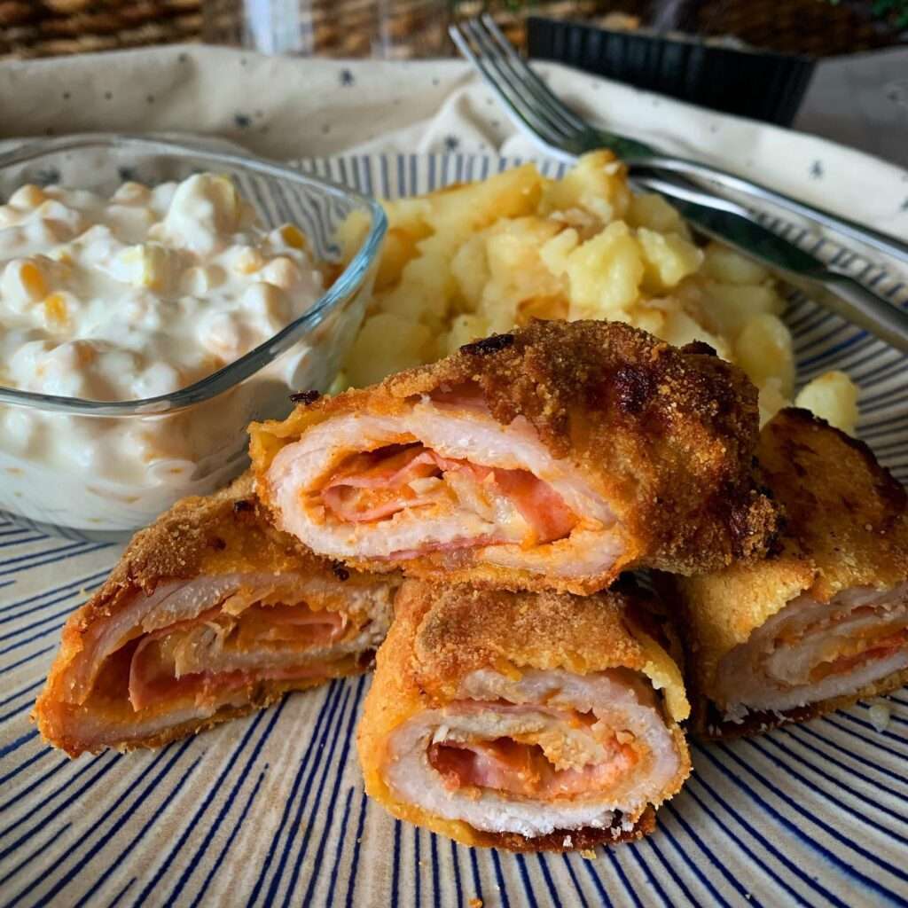 Pizzakrémes karaj, kukorica saláta és hagymás krumpli 😋
