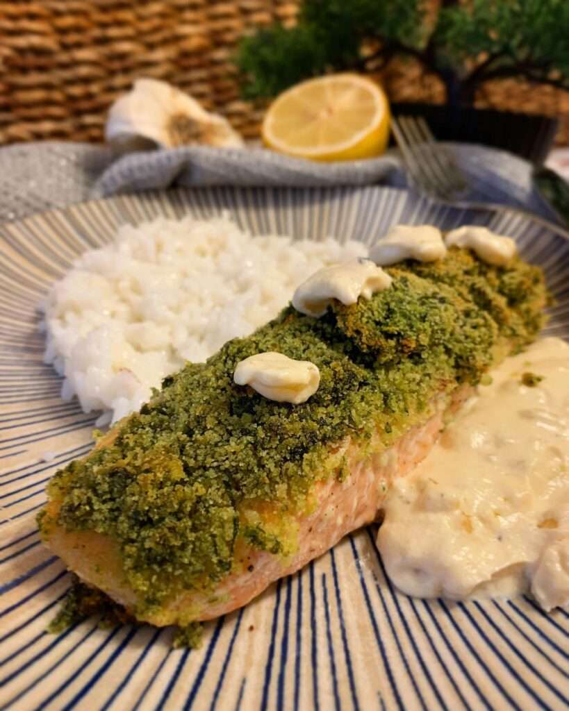 Medvehagymás morzsával sült lazac, tejszínes-mustáros mártással ❤️😍🐟