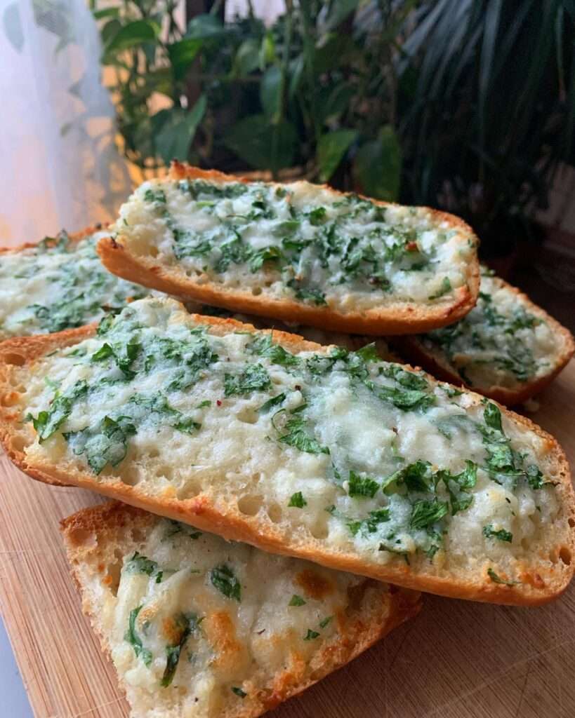Egy jó fűszervajas baguettet szinte bármikor be tudnék falni 😋🧄🥖
