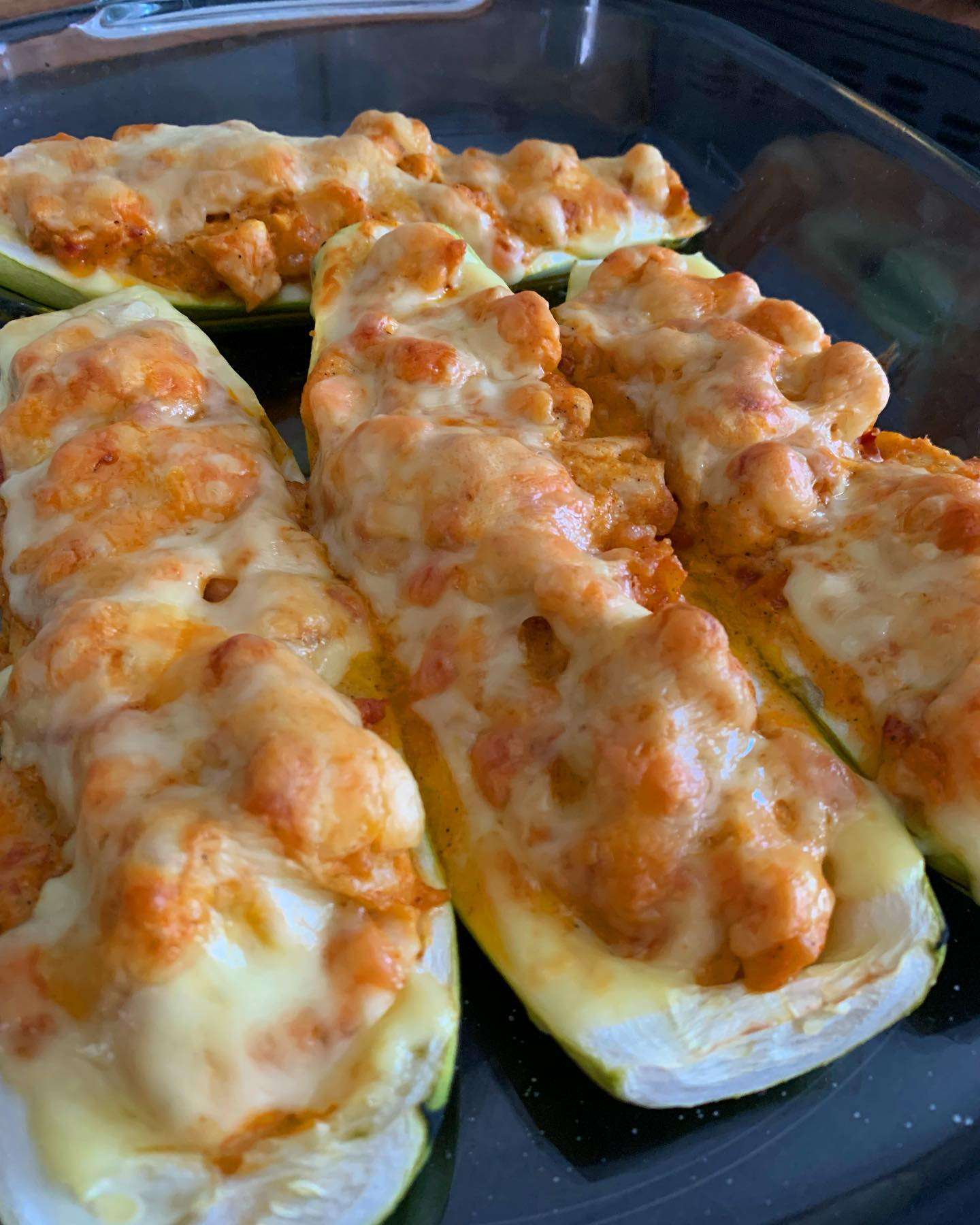 Ezt a receptet tudtam egyből, hogy el kell készíteni 😍 A túrógombóc nekem örök favorit, de kivel ne fordult volna elő, hogy főzés közben szépen apró darabokra esett volna? 🫣 Ezzel a recepttel most ezt 100 százalékosan ki tudjuk védeni ❤️