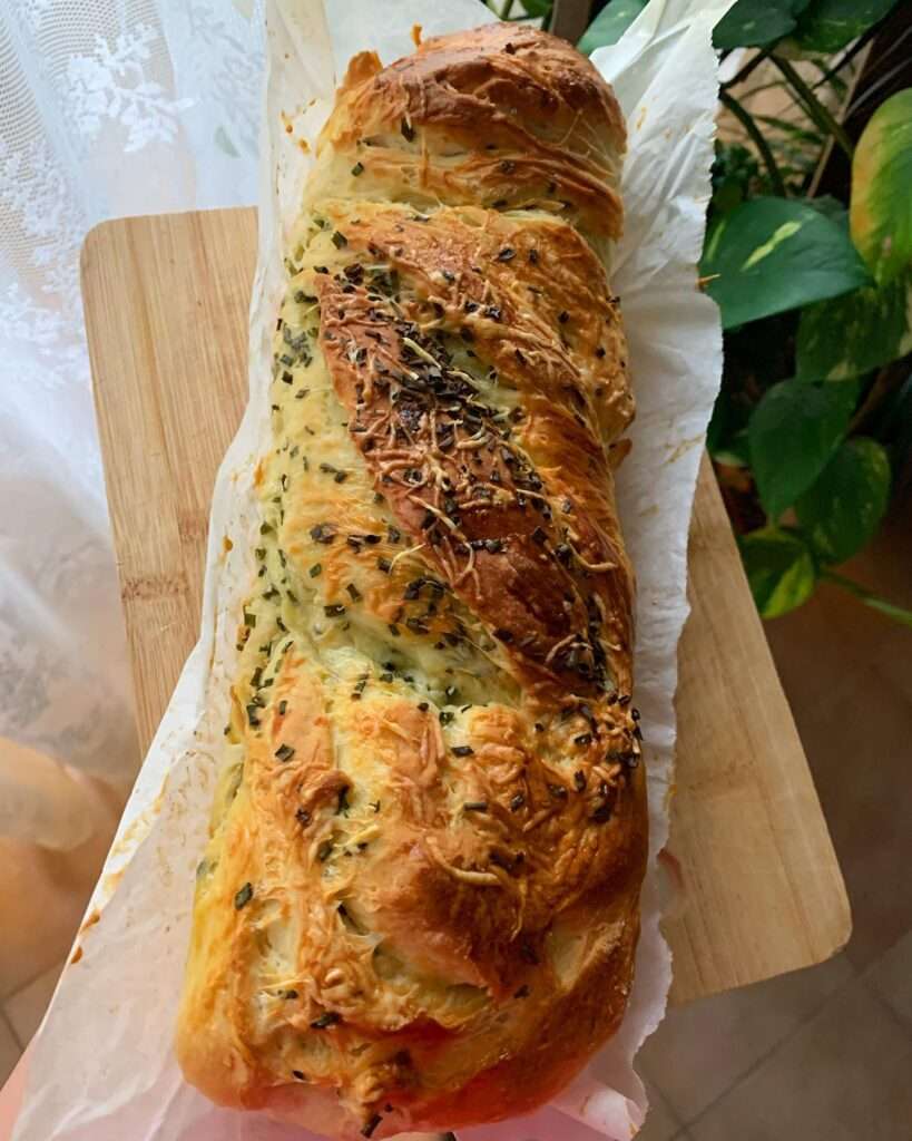 Kedvenc babka receptem, most metélőhagymás-sajtos verzióban 🧀🥖