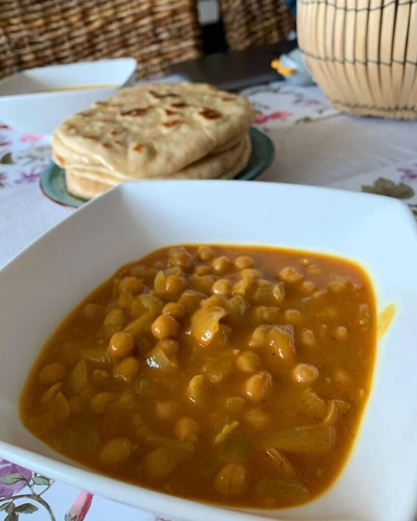 Csicseriborsó curry vajas Naan-al ❤️
