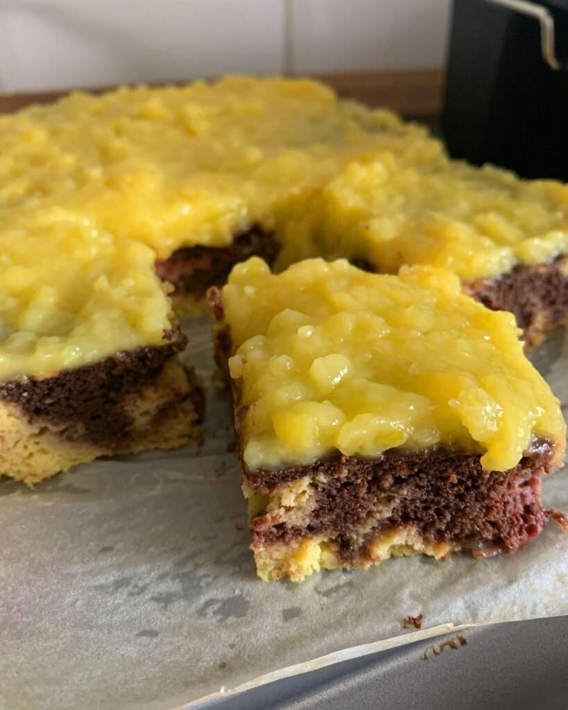 Epres boci süti, vanília pudinggal – a pudingot nem tudtam szépen elkenni, nézzetek el 😅🍫🍓🍰