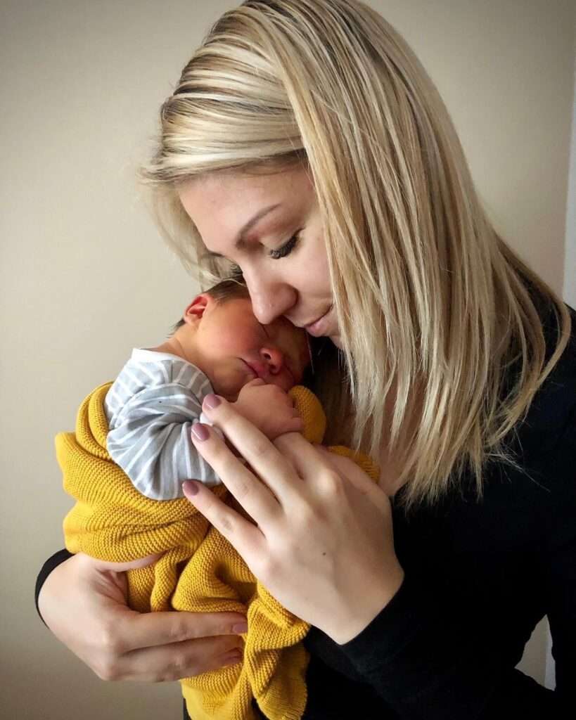 Anyának lenni jó ❤️ Isten éltesse soká az összes Édesanyát, azokat akiknek ez az első vagy a sokadik, akiknek a pocakban van vagy akik lélekben készülnek rá ❣️
