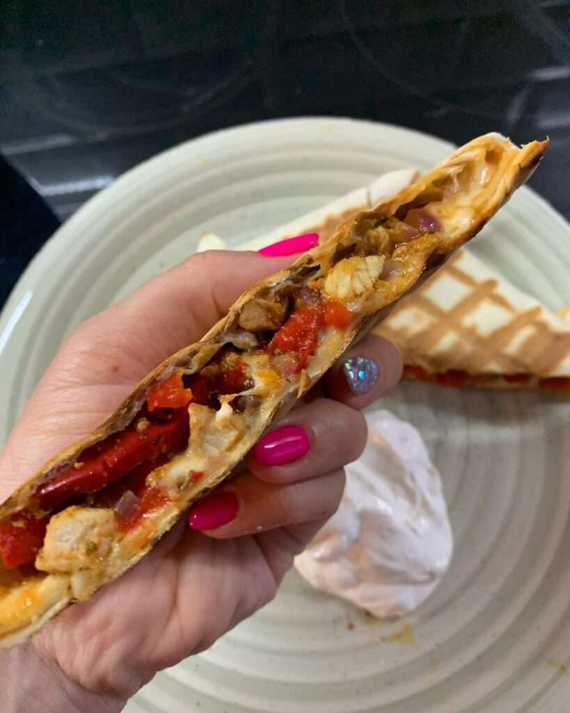 Szerintem nincs aki visszautasítana egy jó kis “chicken fajitast” fokhagymás tejföllel mártogatva ❤️❤️❤️