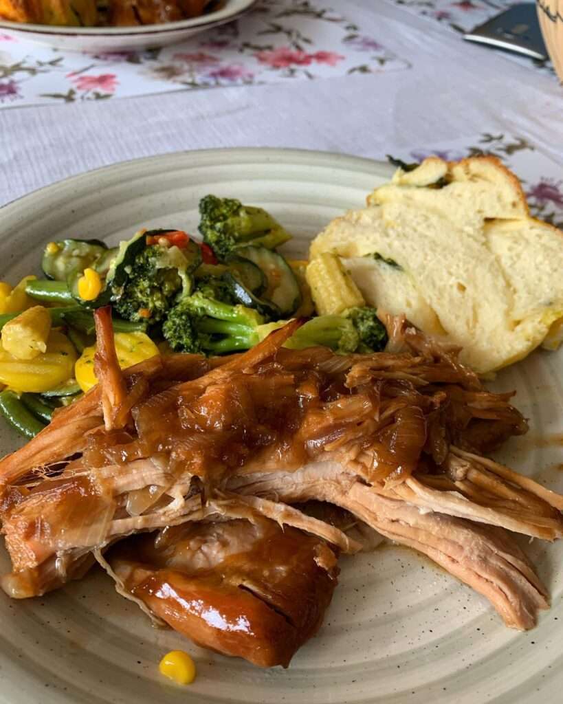 Teriyaki sertéscomb, kaliforniai zöldségekkel és a csodásan puha medvehagymás babkámmal – igen ez már a második pár napon belül 🤪🤣