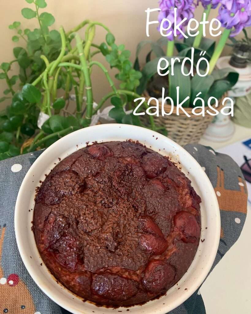 Ki ne érezné úgy néha reggel, hogy jól esne egy szelet torta, na de mégis azért az durva lenne 😅 vagy mégsem? 🤔