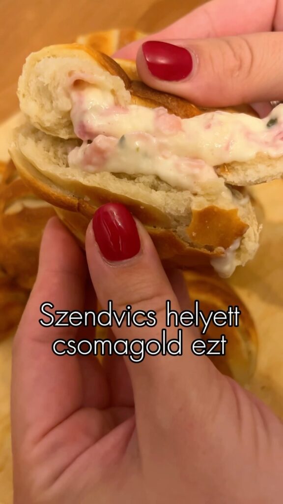 Sonkás sajtkrémes hernyó kifli