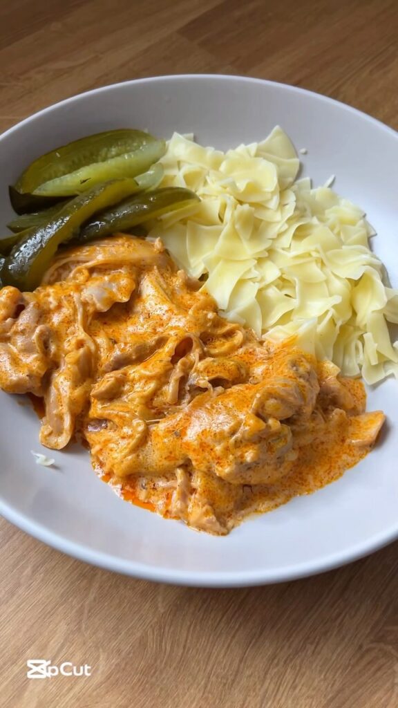 Tejfölös csirkepaprikás, ahogy mi szeretjük