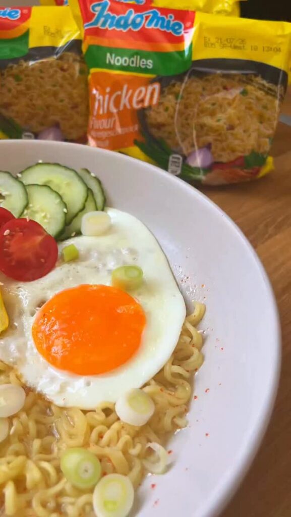 Készítsünk egy kreatív fogást az Indomie csirkés tészta levessel