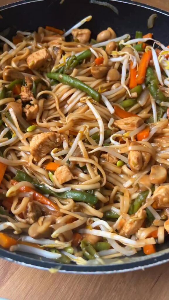 Zöldséges csirkés udon tészta