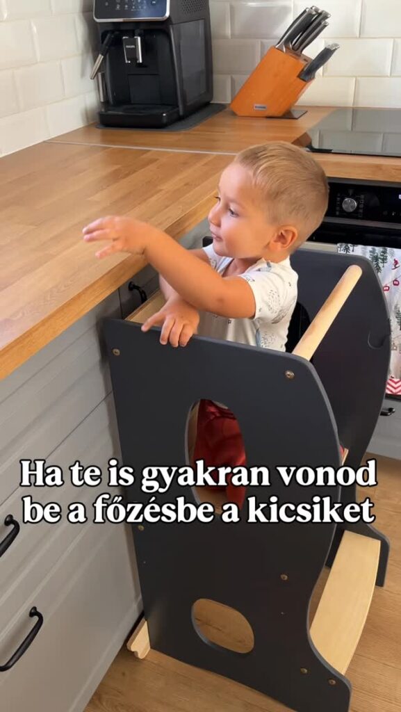 Mint ahogy láttatok többször nagyon sokszor vonom be a fiúkat a főzésbe. Régóta gondolkodtam egy biztonságos megoldáson, amikor szembe jött velem a GOODEVAS tanulótornya. Amivel engem megvettek a biztonságos kialakítás, erős szerkezet és a design. A színvilág és a stílus tökéletesen beleillik az otthonunkba, így mindannyian boldogok vagyunk mikor használjuk ❤️