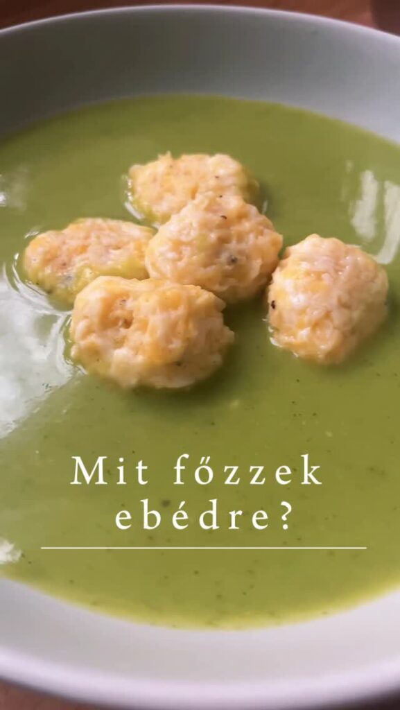 Mit főzzek ebédre? Most egy félórás menüt hoztam nektek, ami nem más, mint egy brokkolis krémleves sajtgolyókkal és a mákos tészta