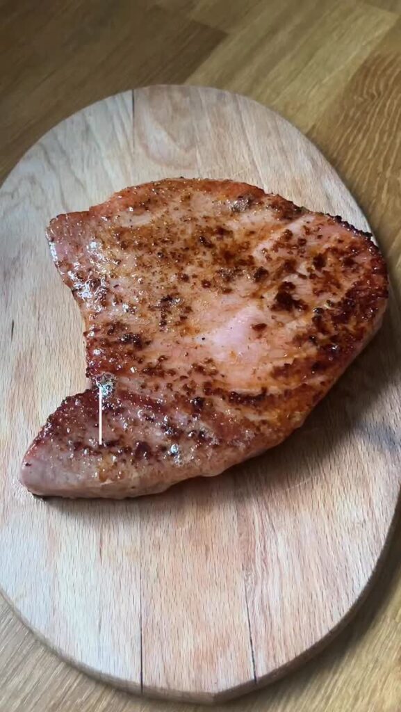 Tonhal steak koktélparadicsomos kapribogyós spagettivel