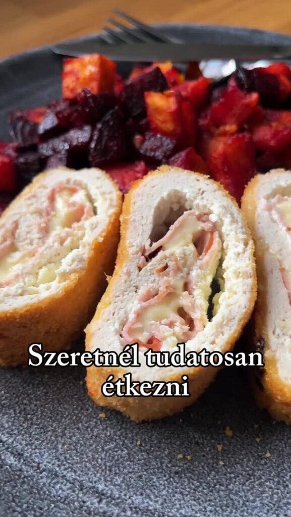Ha ti is szeretnétek tudatosabban élni az életetek, vásárolni és főzni, akkor az EATO applikáció óriási segítség lesz nektek (nem csak az ünnepek utáni diétába 😁), ráadásul most 50% kedvezménnyel tudjátok kipróbálni a bettisdailykitchen kóddal. Segít hogy pontosabb képet kapjatok az ételek kalória értékéről, már a telefonnal scannelve is kaphattok egy átfogó képet az összetételről (a pontos kalória tartalomhoz egy főtt étel adag esetén meg tudod adni a mennyiségeket és hozzávalókat, a videóban én ezeket nem adtam meg).