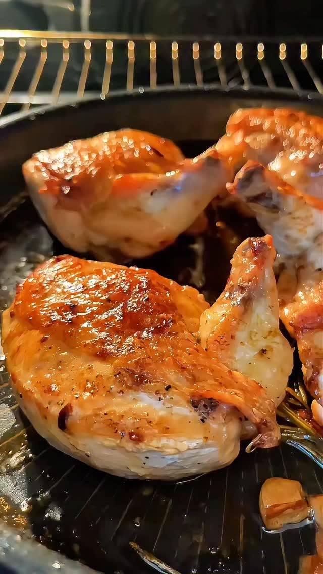 Almás palacsinta tekercs a sütőből