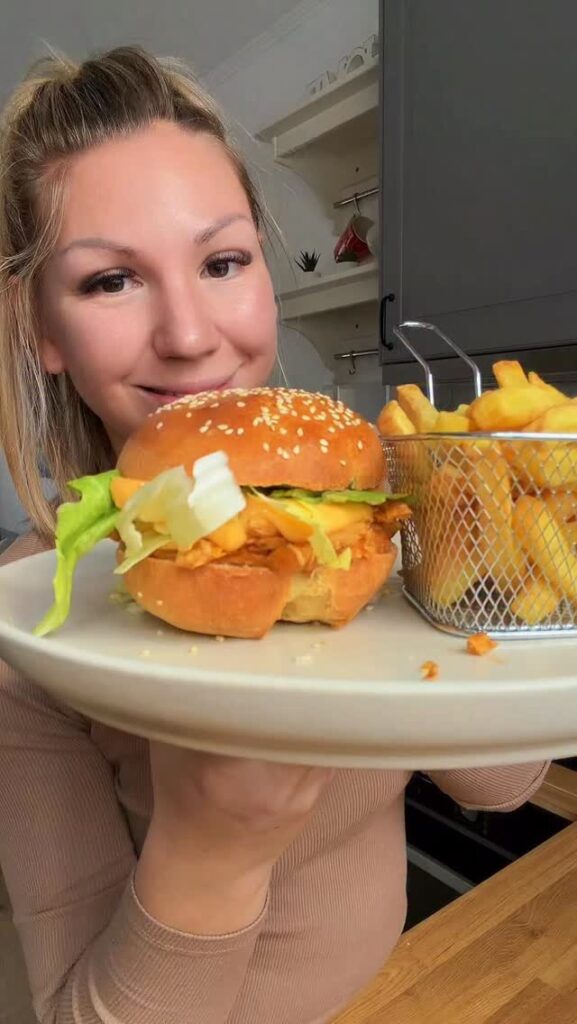Pulled chicken burger