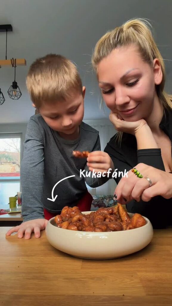 Kukacfánk (néhány dino is sikerült)🐛